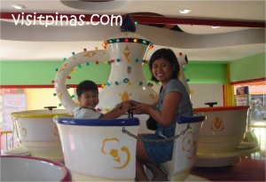 Dancing cups at Fun Ranch Dancing cups at Fun Ranch