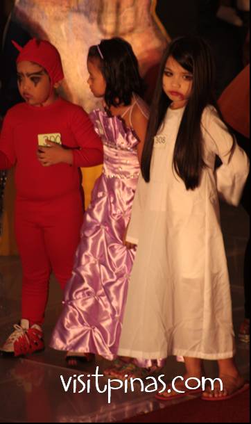 Ghost costumes on Halloween celebrations