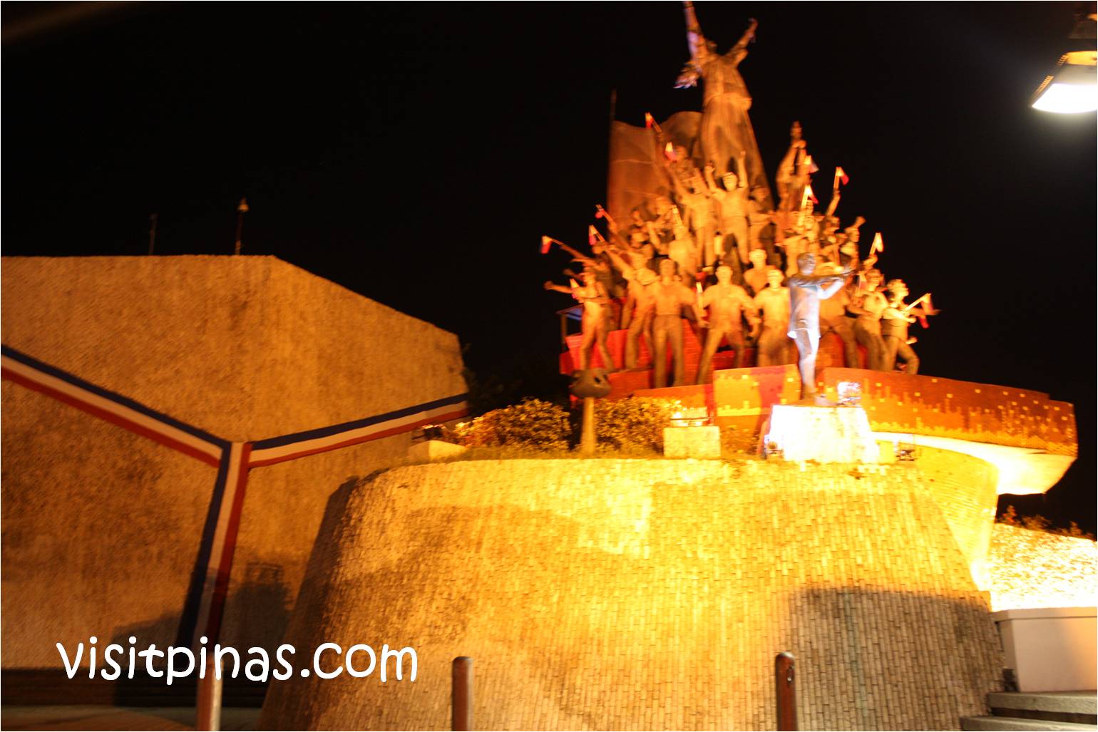 EDSA People Power Monument