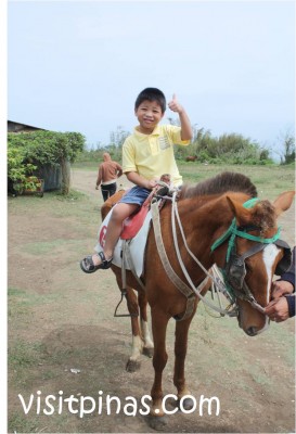 Thumbs up at the Horseback riding in Tagaytay City