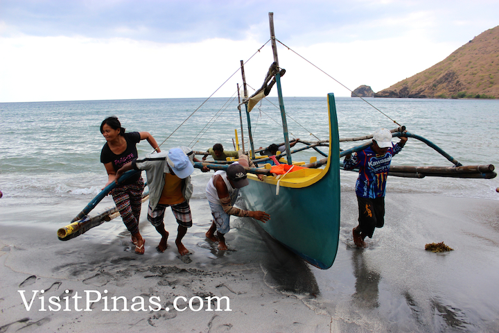 Parking the boat at Anawangin Cove, Zambales