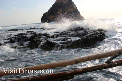 Waves on rocks to Anawangin Cove, Zambales
