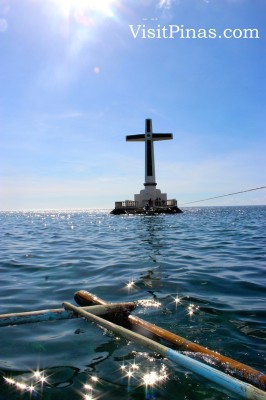 Outrigger with guide rope to Sunken Cemetery, Camiguin