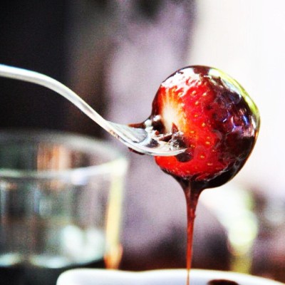Chocolate-coated strawberry by ig_undersij