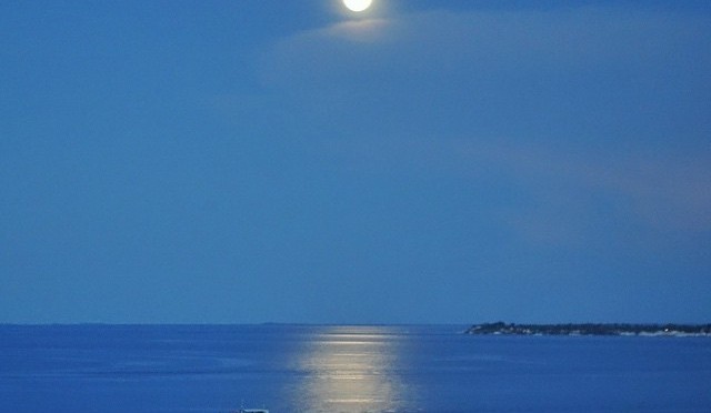 Photo of the Day: Mactan Moon