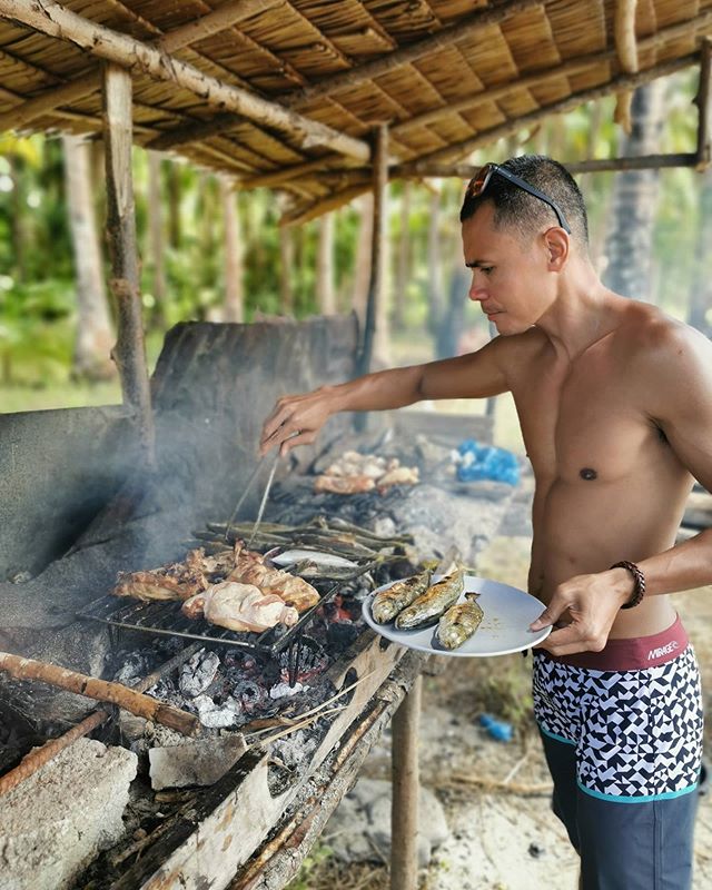 Cooking lunch at German - Inaladelan Island - Port Barton, Palawan.